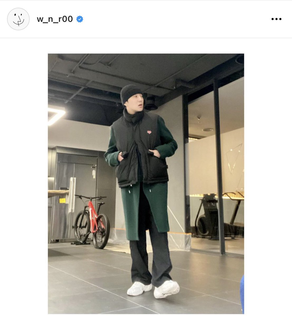 WINNERsWardrobe's tweet photo. 110121 - YOON 
High Tech Nomantic Padding Vest in black by Beyond Closet, KRW258,000
📸: Yoon’s Instagram

#1YearOfJooY8Nbal #SEUNGYOON #SEE_YOON_SOON #YOON #KangSeungYoon #ksy #WINNER #vest #BeyondCloset #mensfashion #fashion https://t.co/tqILAemIad