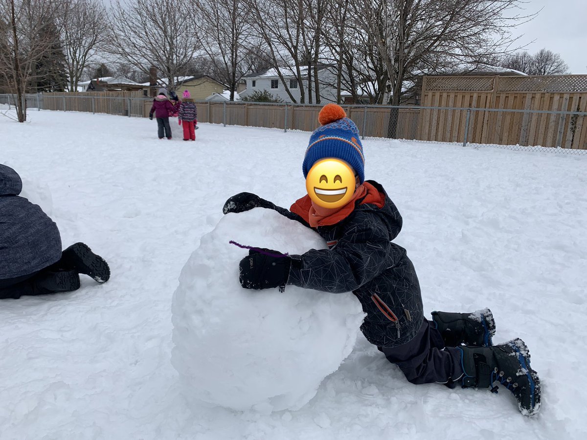 MsOmand's tweet photo. Room 14 sure enjoyed the perfect packing snow left over from yesterday’s snow day! 🌨❄️☃️ #KindergartenFun #LetsCountSnowmen https://t.co/9PLXrqnq7H