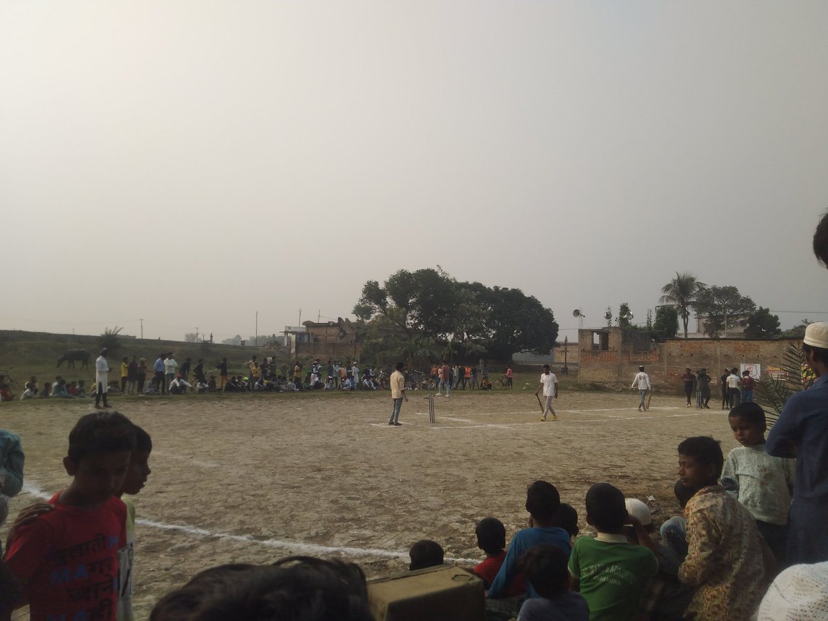 JezeeshanFaizee's tweet photo. अपने पंचायत के अंदर नौजवान मिल्लत कमिटी क्रिकेट #YMCC मैच का आयोजन किया था जिस का फाइनल मैच आज खेला गया #बतिया_पंचायत के विजेता खिलाड़ी को सम्मानित करने का मौका मिला इस के लिए संस्था के तमाम साथियों का शुक्रिया
@youth_millat
@ICC
@msdhoni
@IrfanPathan https://t.co/EsalZy2x9g