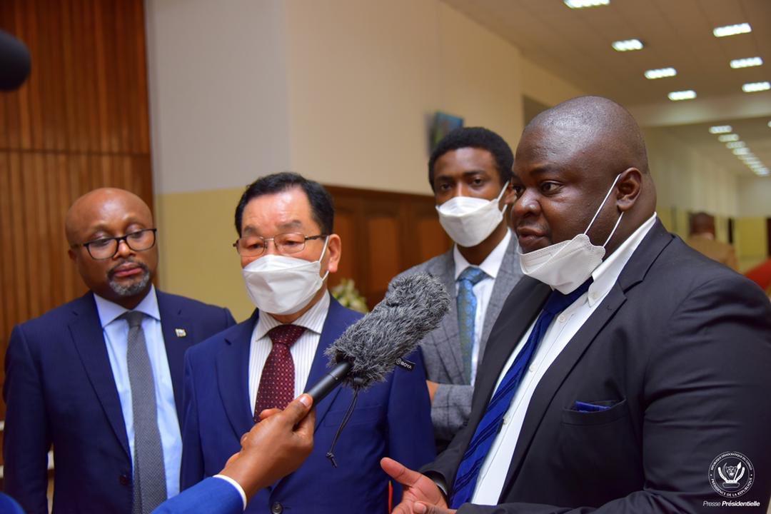 Presidence_RDC's tweet photo. #RDC 23.02.2021|#PalaisdelaNation
Le Chef de l'État, Félix-Antoine Tshisekedi Tshilombo a reçu en audience une forte délégation de la firme sud-coréenne Cheong Myung, conduite par son patron Monsieur Ju Jugwan. https://t.co/SdISBFwJHV