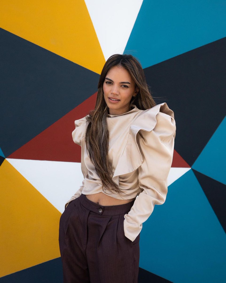 ECCTelemundo's tweet photo. #LeslieGrace llega a contagiarnos con su #Conga y gran sabor latino. No te pierdas su entrevista EN VIVO hoy en #EnCasaConTelemundo a las 2PM/1C por @telemundo 
@lesliegrace https://t.co/3kAnYaUCGZ