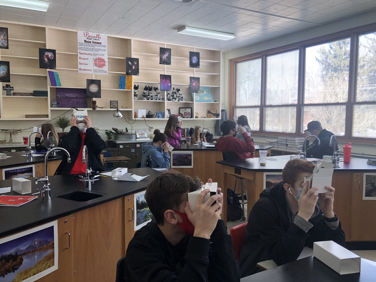 JeffBushmanEDU's tweet photo. PCHS students in Mr. Zawacki’s class learning about cells through VR. Very cool! https://t.co/lleHrjgyXh