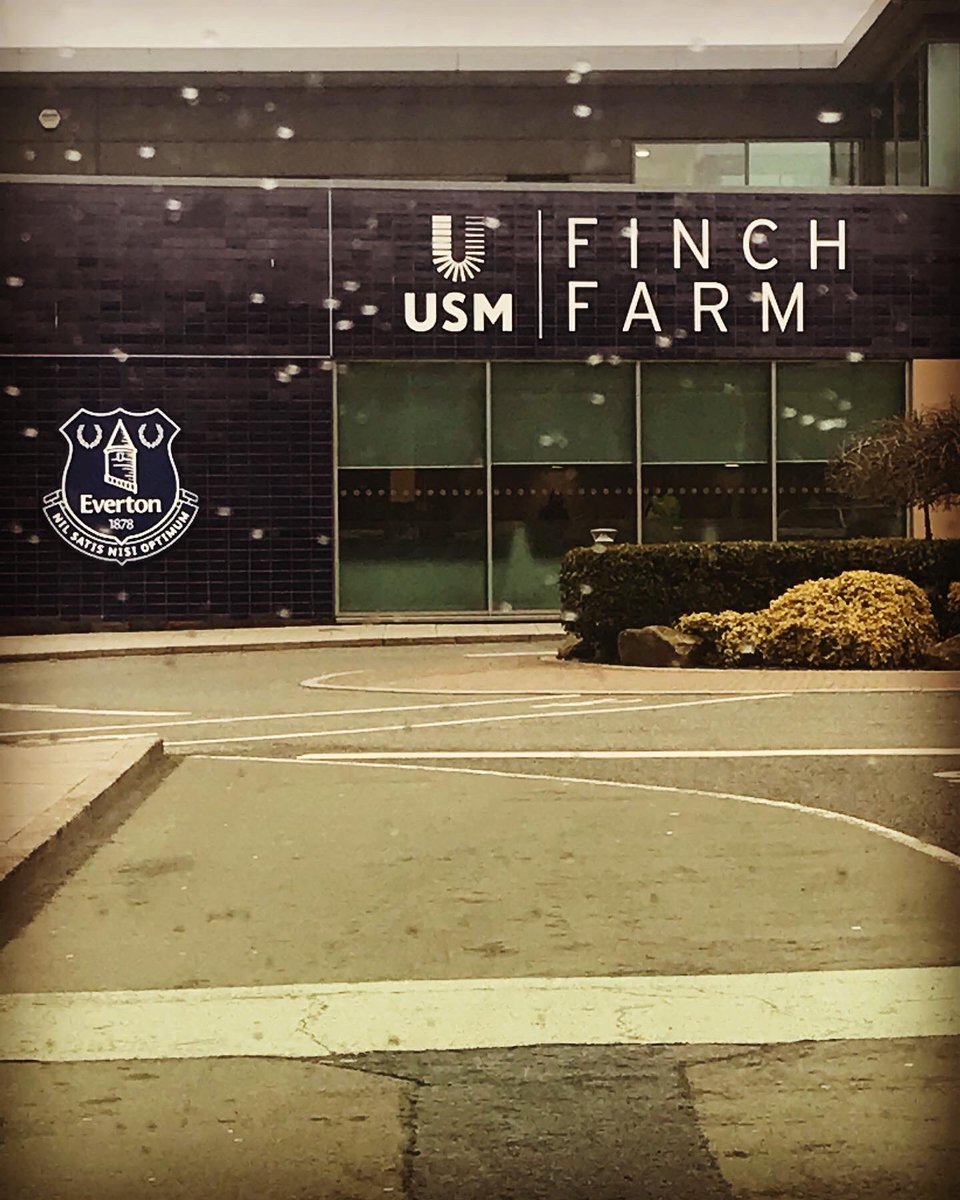 Been a busy day today with collections from various customers across Merseyside. Just parked up for a quick coffee before the next collection. It’s a horrible, wet and miserable day today down here next to the river Mersey. Water looks a bit chilly 😂