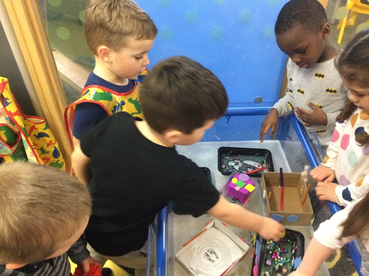 HS_Nursery's tweet image. Today we have been busy making pirate boats, we discussed if they would sink or float. #problemsolving #earlyyearsnumeracy