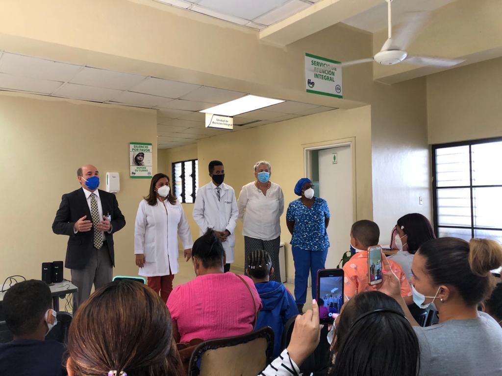 HemofiliaRD's tweet photo. Lanzamiento del uso de Emicizumab para #HemofiliaA en el @HIRRCRD con la presencia del Dr. Alfred Cruz, Director del programa de Alto Costo @SaludPublicaRD, el Dr. Guerrero, Director del Hospital, la Dra. Moya, lic. Bautista y Haydee Benoit por @HemofiliaRD FAHEM. https://t.co/3mi6L6DXqF