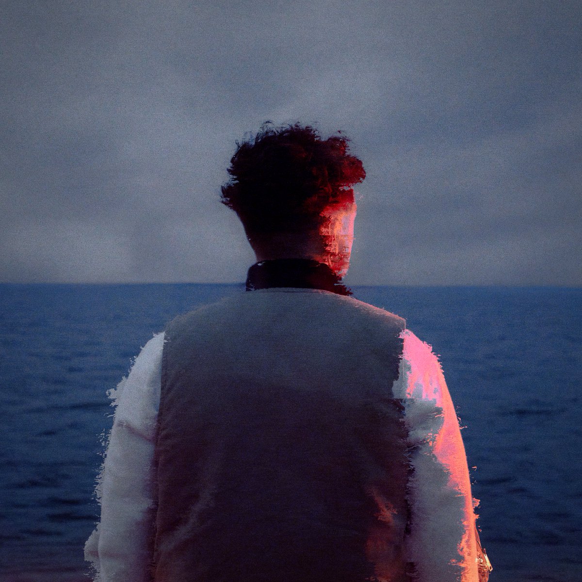 Plus que quelques heures avant que "Vague" ne sorte en streaming (dès minuit ce soir !) et on se retrouve demain à 12h sur YouTube pour découvrir le clip... Hâte d'avoir vos retours sur ce premier titre ! 
J’espère que cette vague vous emportera.. 🌊
vaymusic.lnk.to/VagueFA