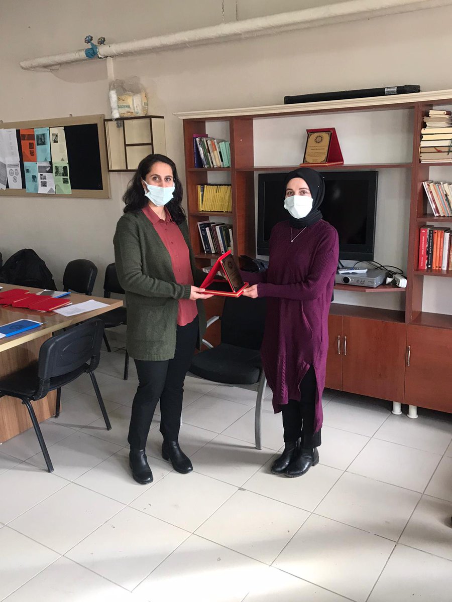 CelaliMtal's tweet photo. 2020-2021 Eğitim Öğretim yılında okulumuza yaptıkları katkılardan dolayı öğretmenlerimize plaketleri verildi. https://t.co/j67PQFUOGl