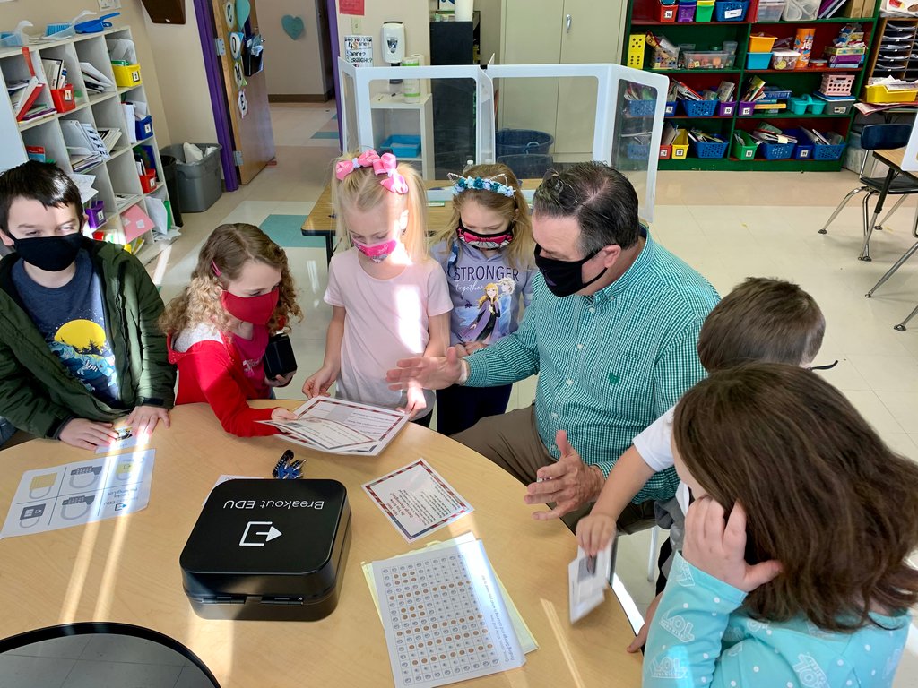 RE_Braves's tweet photo. 1st grade participating in a fun breakout room. https://t.co/UXVtzXghhj