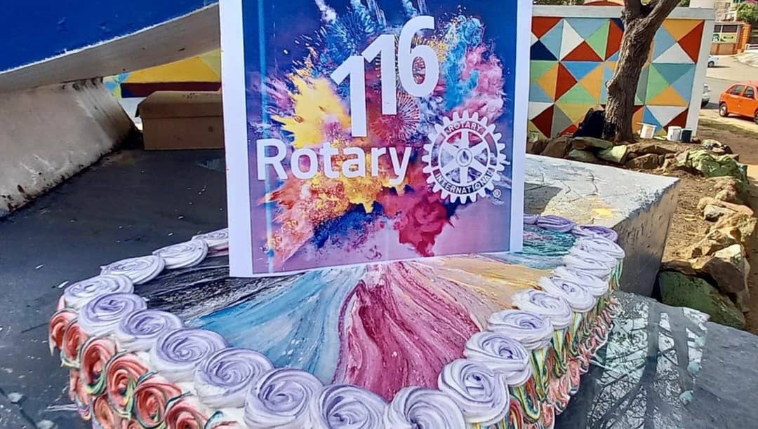 RotaryCachamay's tweet photo. Orgullosos del trabajo realizado!!!
Con mucho amor, dedicación y el esfuerzo de todos; mejoramos la zona y el monumento rotario que hace varios años colocó el club Rotary Puerto Ordaz en la avenida Las Américas. Pintamos un colorido mural y valores para celebrar los 116 años https://t.co/NQMkBDaBkG