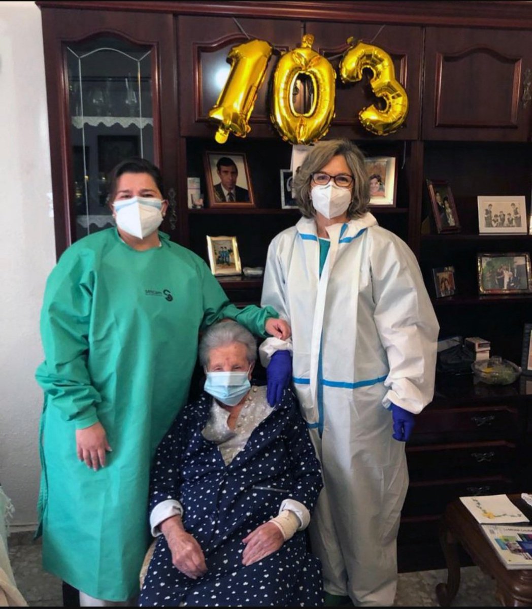 No puedo evitar emocionarme con esta gran noticia. El año pasado tuve el privilegio de felicitar a Araceli Martínez en persona en el día de su cumpleaños. Hoy cumple 103, justo el día en el que ha sido vacunada contra el coronavirus. 

¡Muchas felicidades #Araceli!