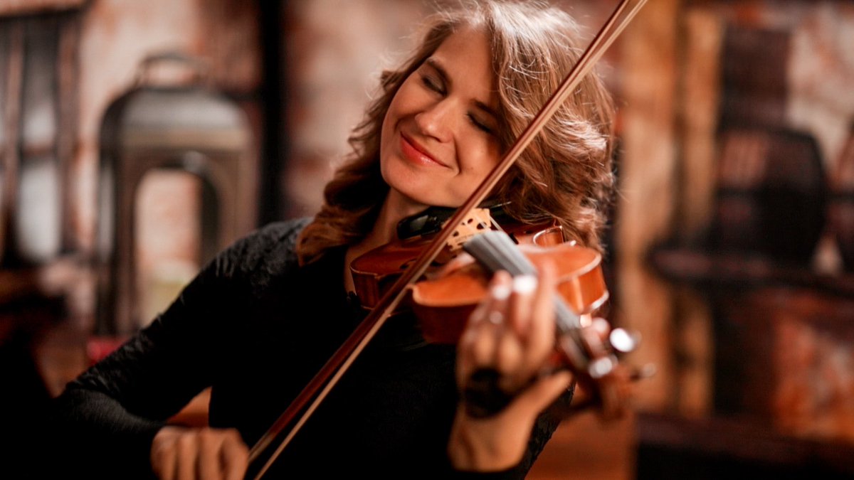 New music video coming out this Thursday at 10am ET on my YouTube channel! 😄🎻