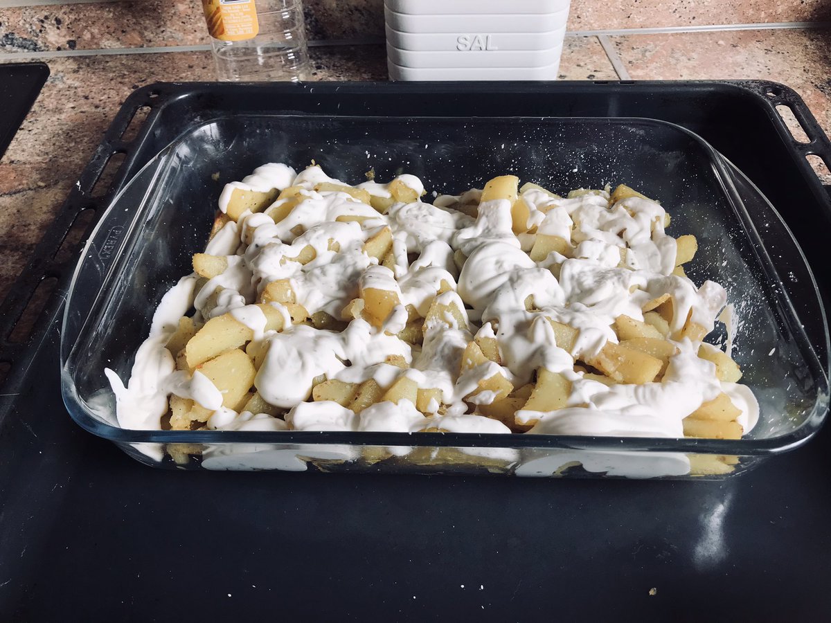 SRbalumba's tweet image. te hago unas patatas con bacon, queso y salsa ranchera??????? 

enviar