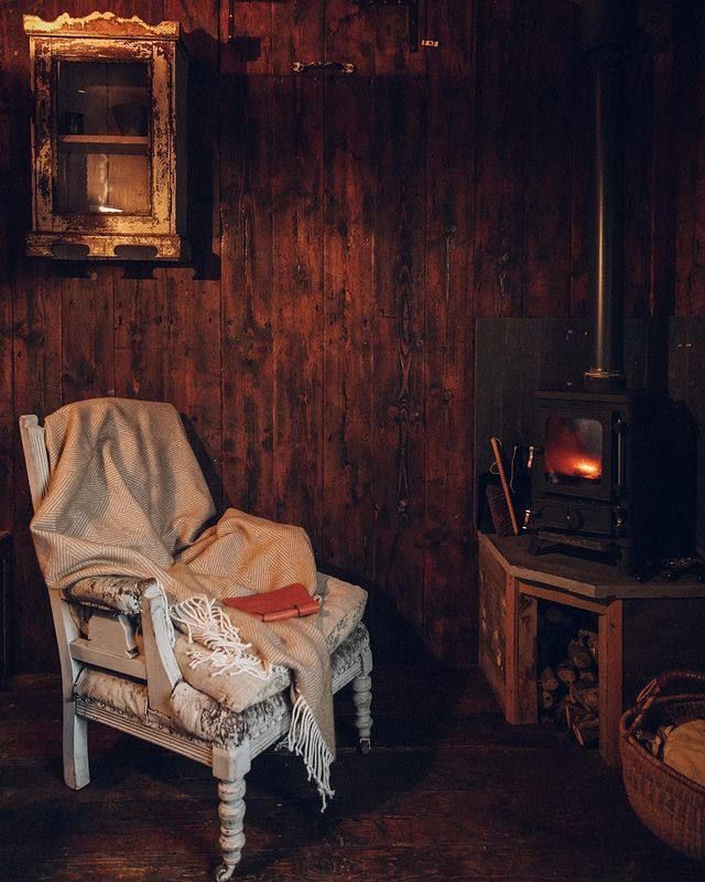 لو تمكنت من رؤية قلوب البشر لرأيت في كل قلب " قصة وجع " فلنرحم بعضنا بعضاً لعل الله يرحمنا🤲🏻

جبران خليل جبران