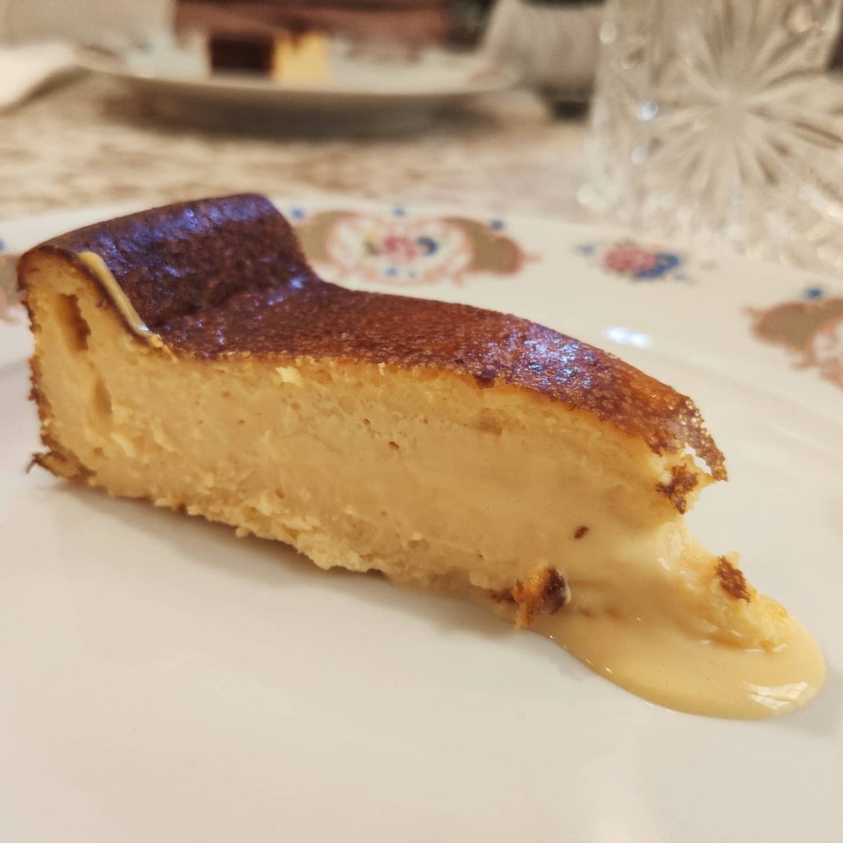 En la <a href="/LaCocheraabuelo/">cocheradelabuelo</a>
⭐ Presa Ibérica de Bellota a la Brasa🐽
. 
⭐ Tarta de Queso🧀
.