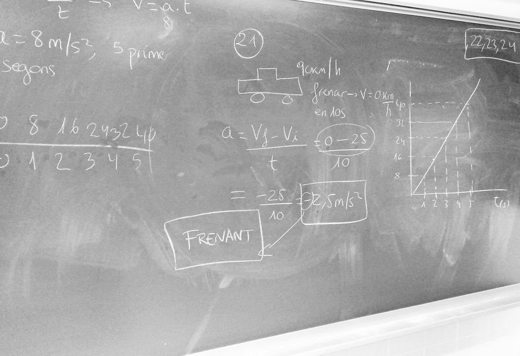 virtualprofe's tweet image. ¿Pizarra de 1️⃣9️⃣7️⃣0️⃣ o de 2️⃣0️⃣2️⃣1️⃣?.👩‍🏫
¿Ha cambiado la metodología de la enseñanza en los ultimos 5️⃣0️⃣ años?
¿Puedes aportar algo nuevo al sistema educativo?  ¿Cual va a ser tu diferencia respecto a los demás opositores?🗣️🏅👩‍🏫
#opositor
#enseñanza 
#educaciononline 
#educacion