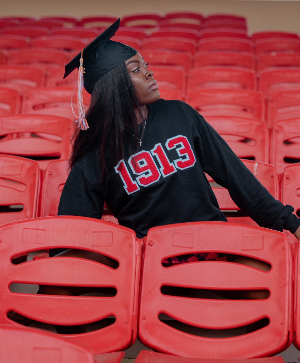 QveenRuthy's tweet photo. Because i want these on my page. BS. Retail, Hospitality and Tourism management #UTKgrad https://t.co/VFe0jhEEim