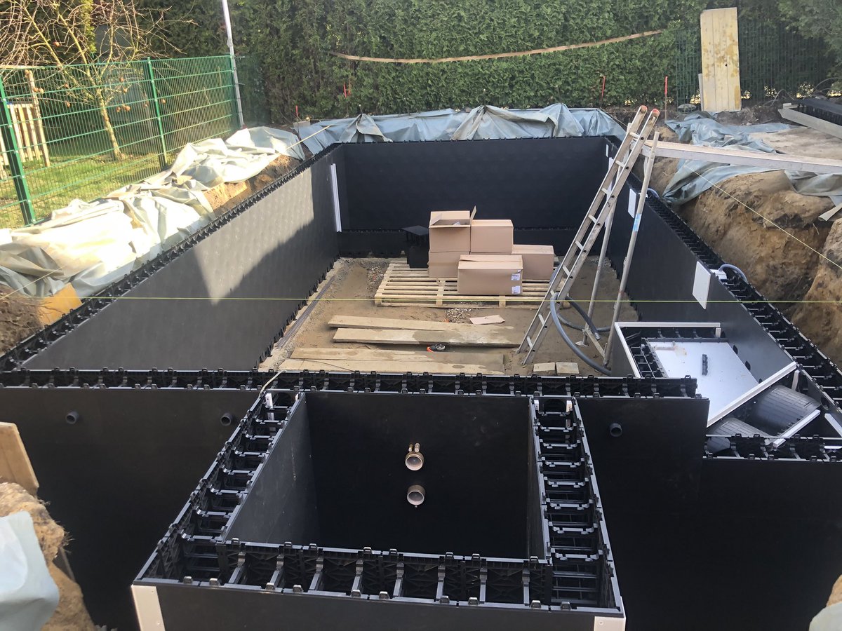 gartengestaltu8's tweet photo. Heute Lego für Fortgeschrittene oder der Pool nimmt Formen an #pool #poolbau #biopool #schwimmenohnechlor #galabau #garten #legofürmänner https://t.co/4dkNxtj7wv