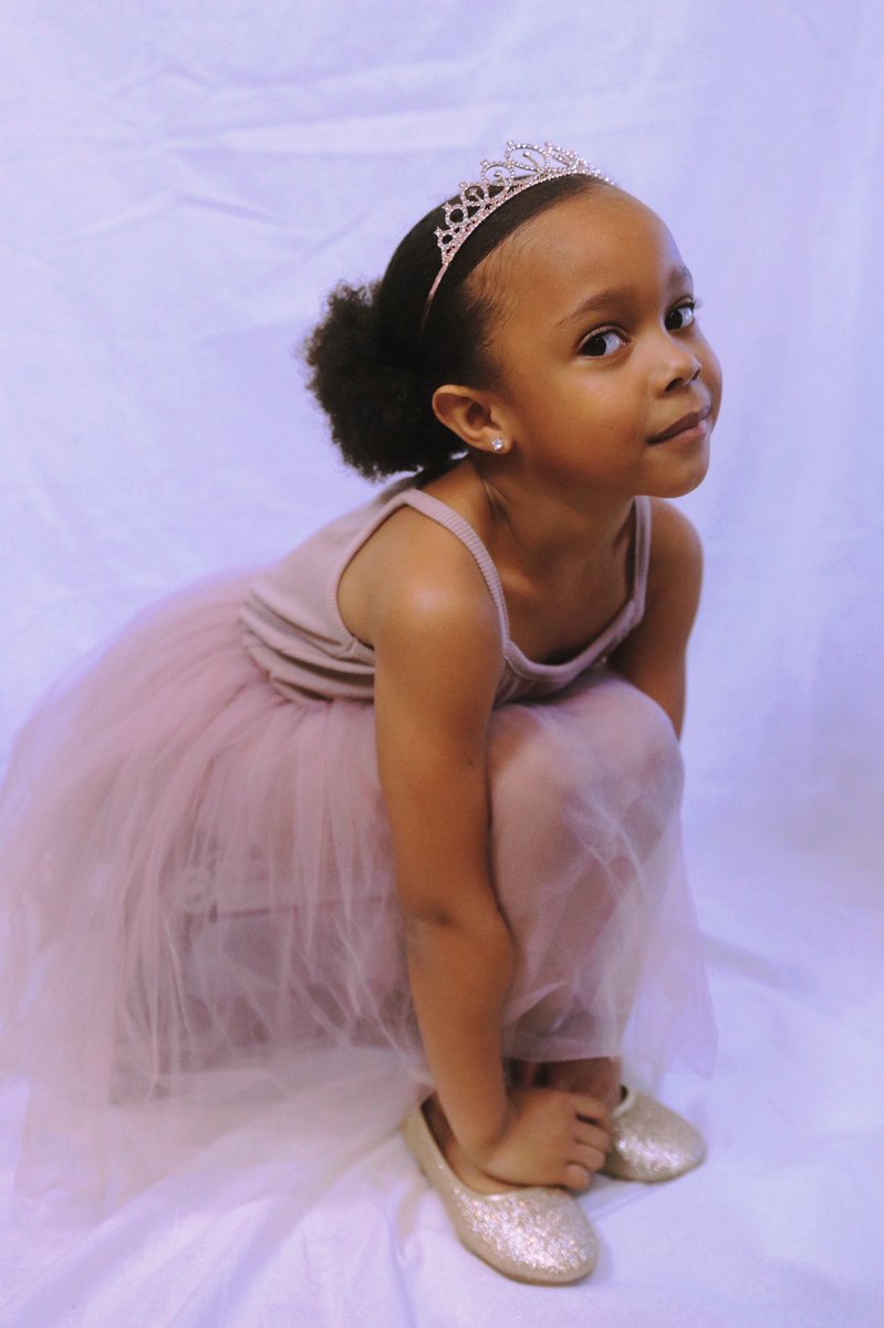 Morgan__Janae's tweet photo. It’s the confidence for me😭😭 #5thBirthday🎉 

The whole thread gonna bless you🥺😭 https://t.co/IKJ4n3ghFJ