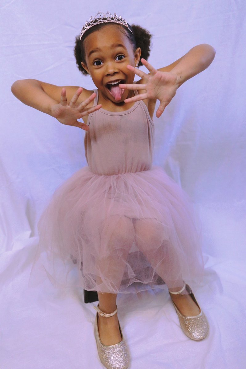 Morgan__Janae's tweet photo. It’s the confidence for me😭😭 #5thBirthday🎉 

The whole thread gonna bless you🥺😭 https://t.co/IKJ4n3ghFJ