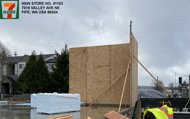 GS_NW's tweet image. First panels getting set into place for a new @7eleven