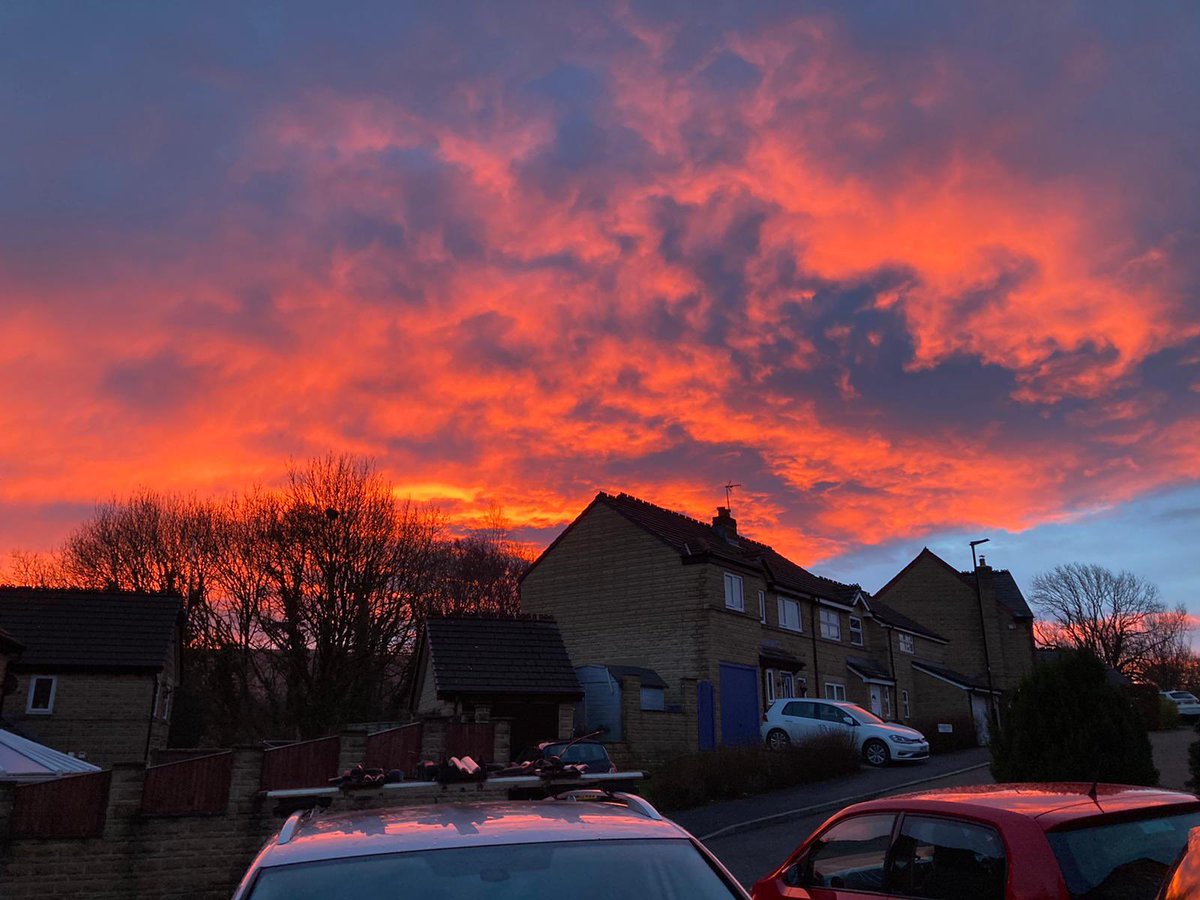 TrinityClithero's tweet photo. Spectacular sunrise over Pendle Hill captured on camera by our community today! Thanks for permissions to share and use these awesome images in our opening countdown video this Sunday! https://t.co/FdoKXc8gVl