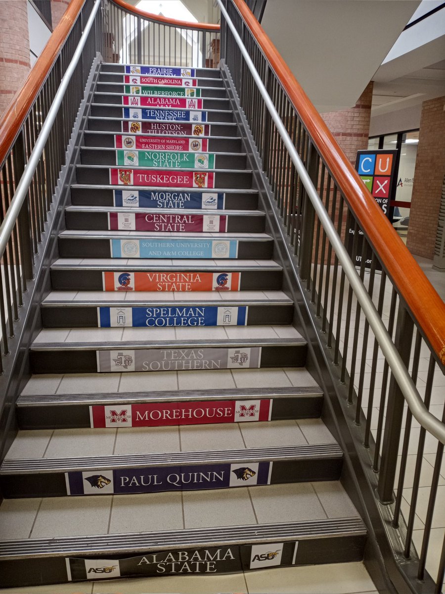 mrsthomaspaul's tweet photo. Love that my campus goes way out to motivate and encourage!This made me smile.🙂 @AllenHS_Eagles @AllenSTEAM #AHS #motivation The best leaders #walkthetalk 👌🏾 https://t.co/1IEXISCz7W