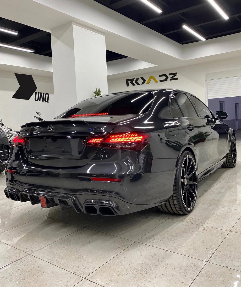 luxurycars tweet media