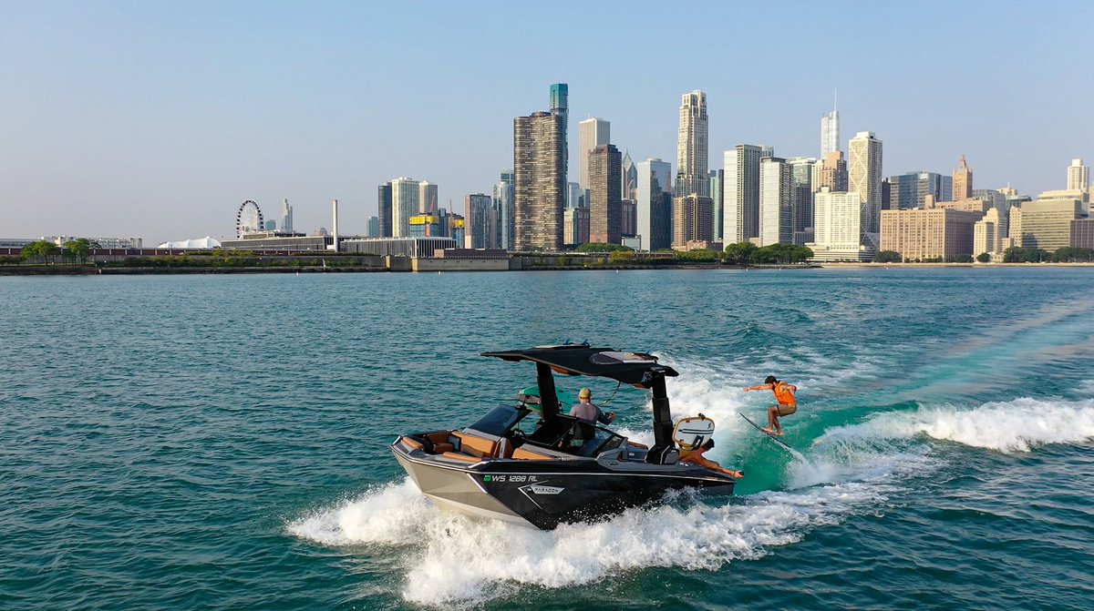 boathouseh2o's tweet photo. Windy City not looking so surfable atm!β Have you taken your boat to Lake Michigan? π #thisisboating https://t.co/HORcuekv1y