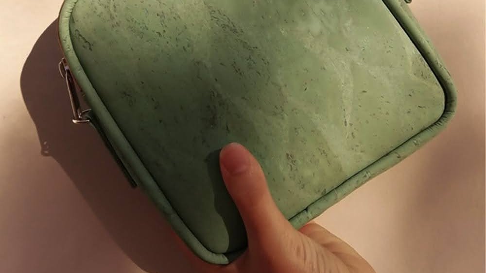 Isn't the cork texture so beautiful 😍 
Shop our collection of cork fashion from our website✨
#handbag #girlstyle #sustainable #sustainablefashion #greenfashion #greenliving #sustainability #fashionbrand #shoppingaddict #veganiscool #veganfashion #veganlove #natural