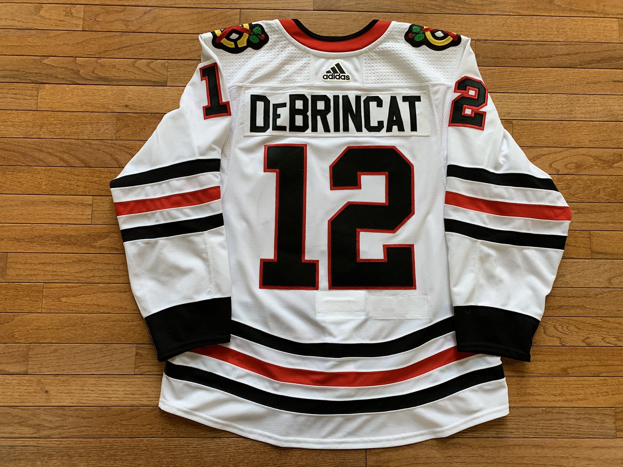 Blackhawks Game Worn Jersey of the Week on X: Alex DeBrincat #gameworn # blackhawks 18-19 jersey with the Stan Mikita memorial 21 patch. From the 🐱  's 41 goal season, the jersey has