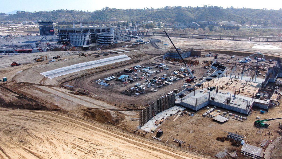 Sports760's tweet photo. 👀👀👀👀

We're just 556 days away from the #Aztecs 2022 home opener!

(📸: SDSU Atheltics) https://t.co/8SawEgBcNo