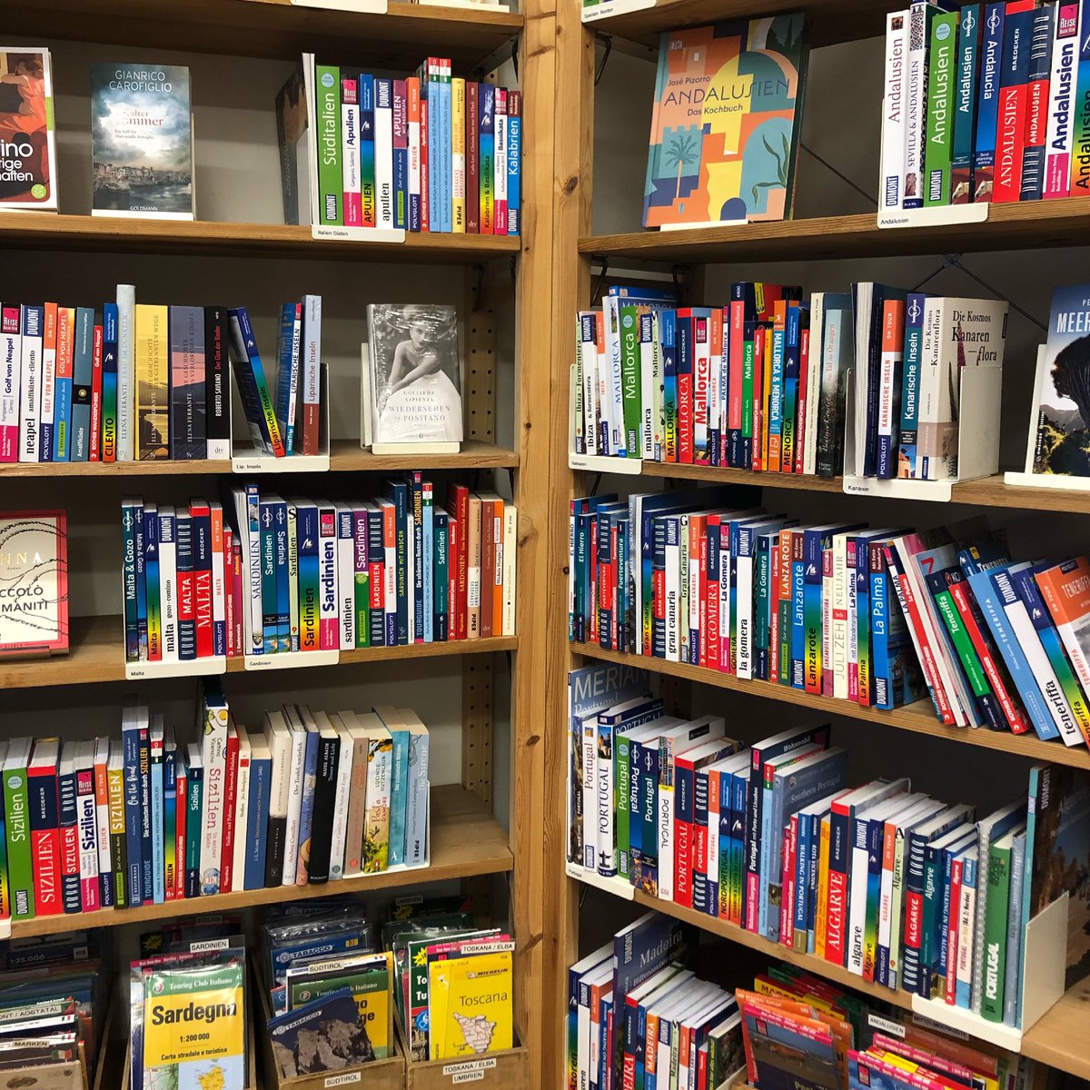 _damodred's tweet photo. Travel Book Shop in Zurich, Switzerland. #indiebookstore https://t.co/i0z4nKcoa0