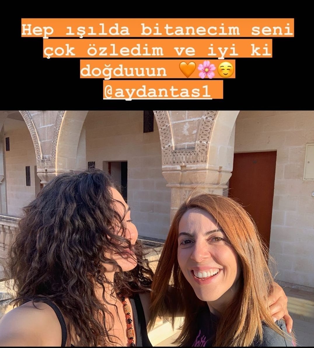 📸 | Via IGstorie, Ebru parabenizou a atriz e sua amiga Aydan Taş 💖💫

'Sempre brilhando querida, sinto tanto a sua falta e feliz aniversário @/aydantas'

#EbruŞahin