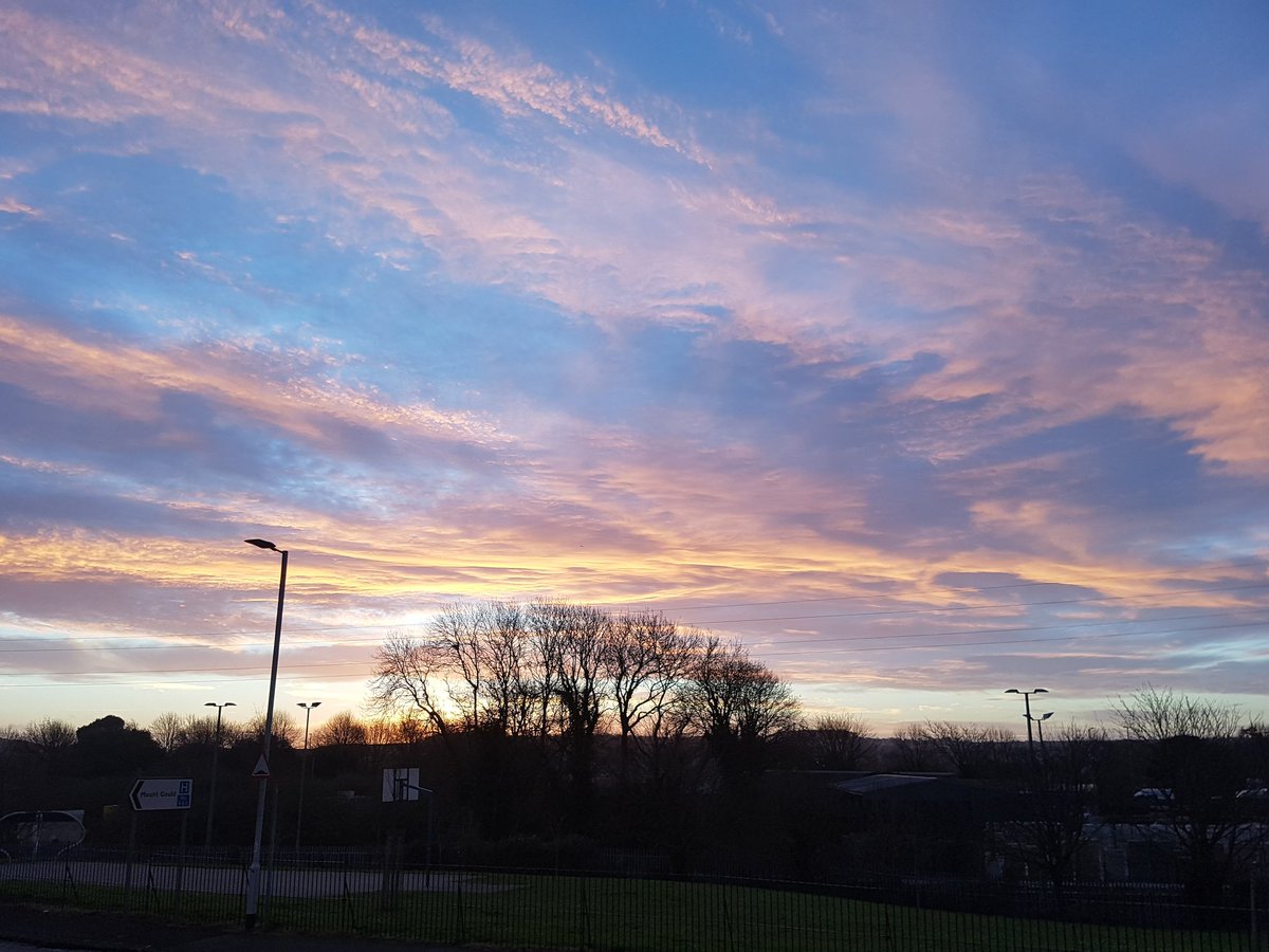 LucieGarland's tweet photo. #todayisaw a rather gorgeous dawn https://t.co/gwBfyFlKgg