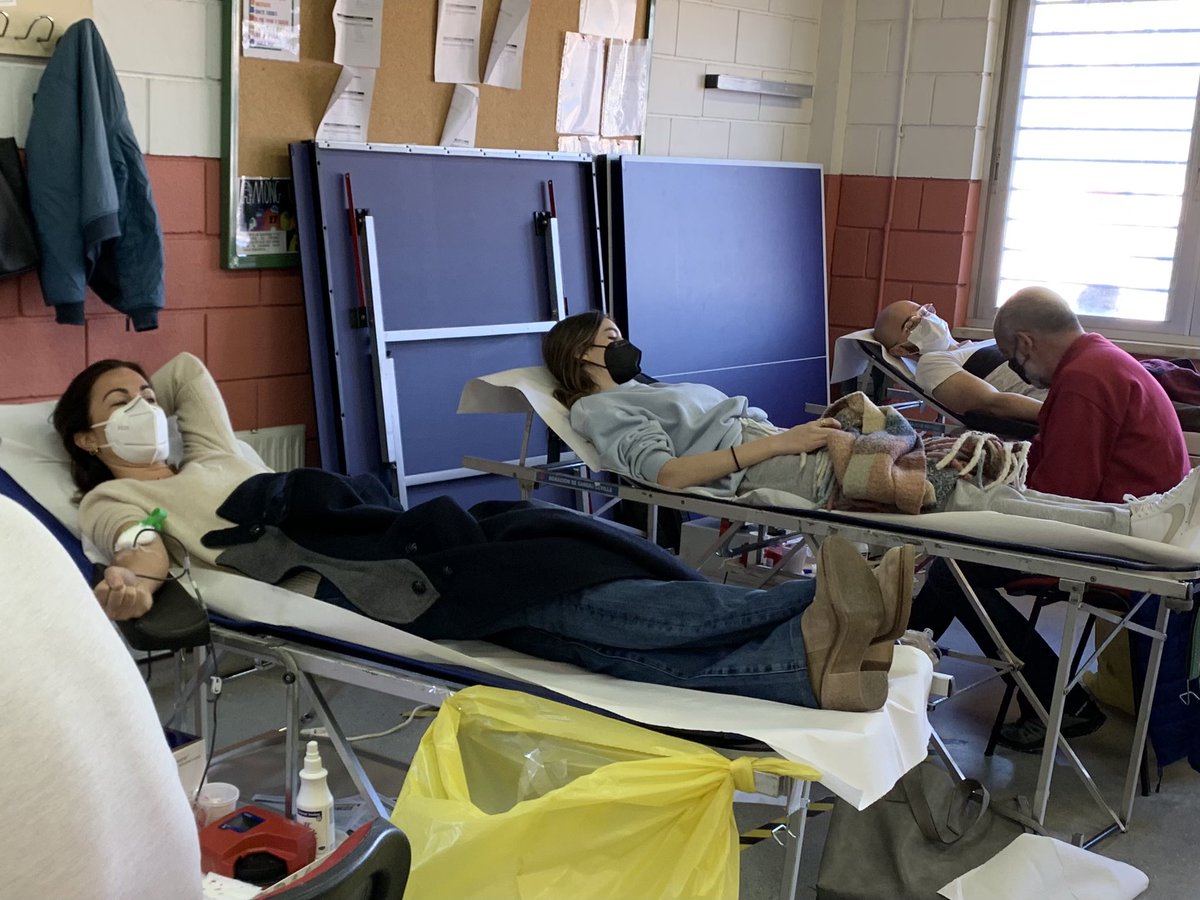 iespdv's tweet photo. Hoy alumnado mayor de edad y profesorado ha donado sangre en el ##IESPuntaDelVerde.
#PuntaSolidario #iespdv https://t.co/wT8LhTC9MO