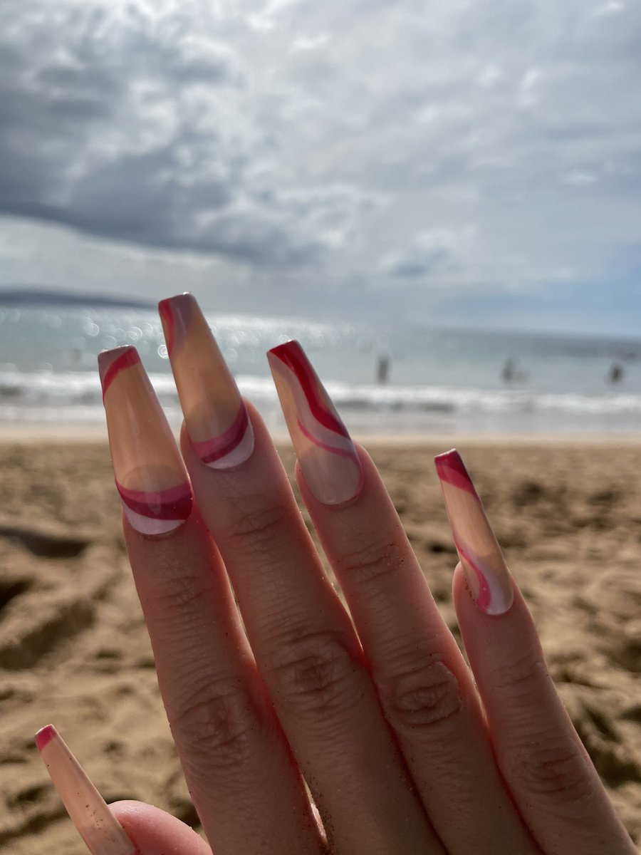 BlossomNailSpa's tweet image. 🙋🏻‍♀️ Where are you now? 

#vacationnails #maui #beachgirl #beachnails #Hawaii #swirlnails #nailart #naildesigns