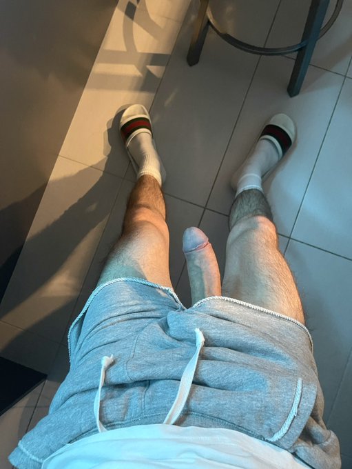 Who wants a lick? 👅🍭 https://t.co/T37GMGPAxO