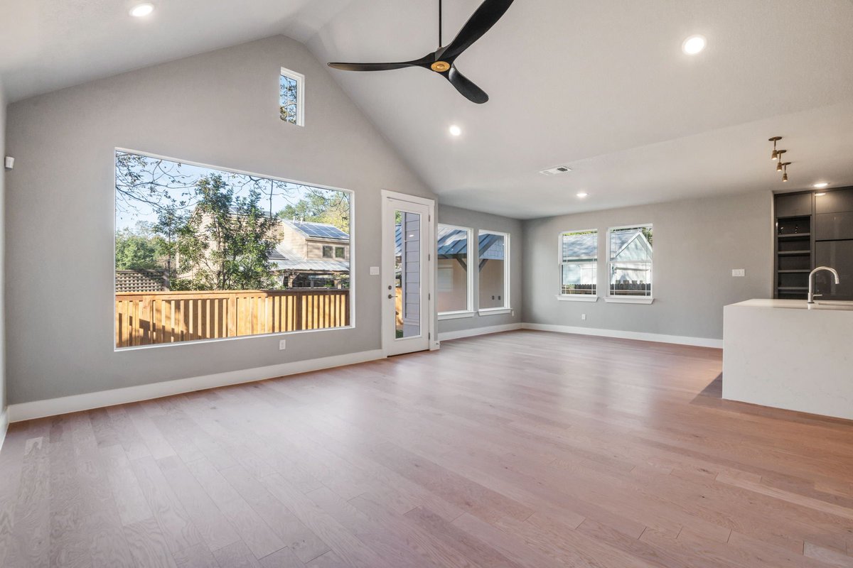 Ryder_Realtor's tweet photo. Don’t judge a book by its cover 🤩 
3 Bed | 2.5 Bath | 1941 sqft. 
Available now in #AlamoHeights https://t.co/yeRar7OzX0