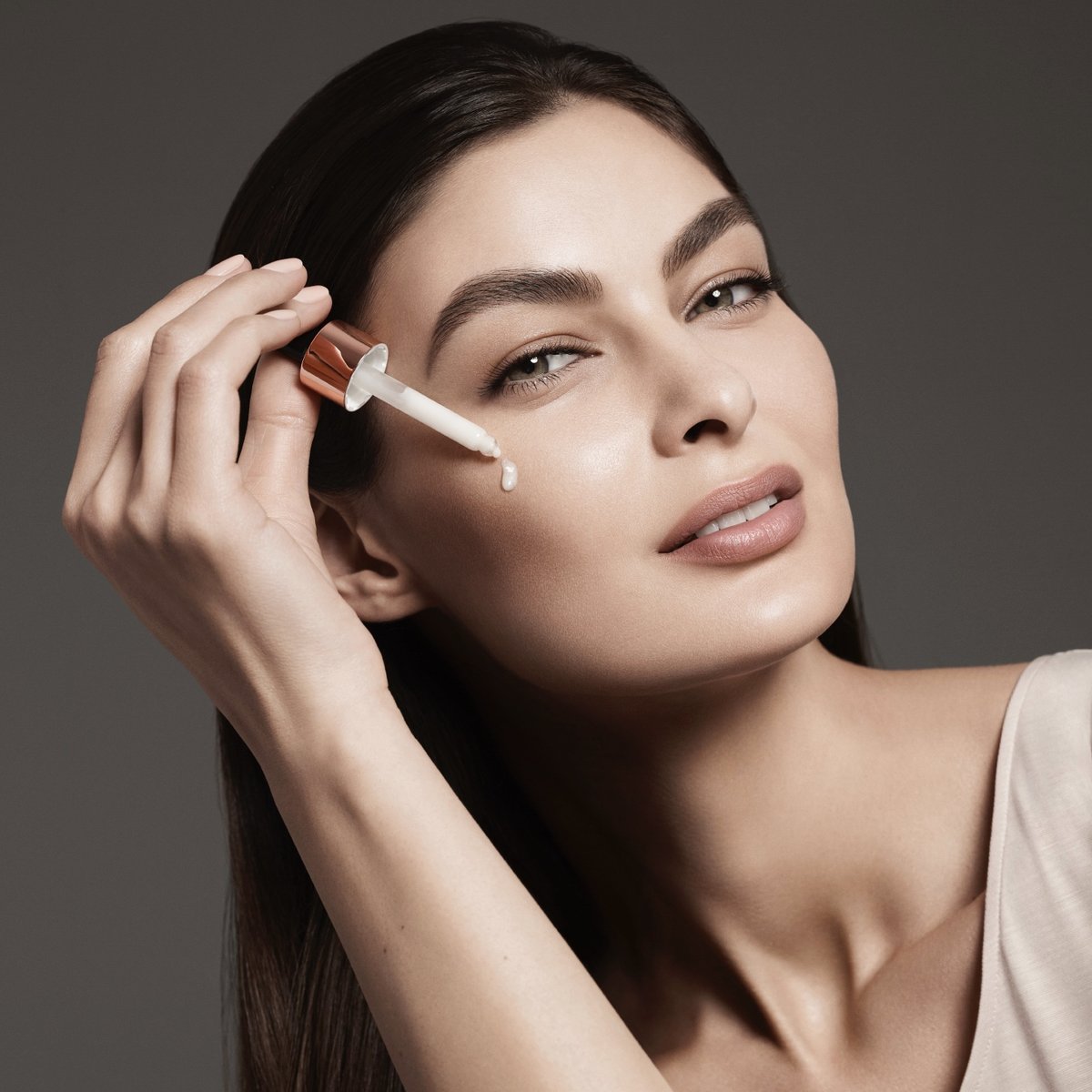 Luminessair's tweet photo. Get the perfect matte and poreless skin texture this #texturetuesday with our Velvet Veil Skin Perfecting Serum. ✨
#primer #skin #skincare #prime #flawless #poreless #beauty https://t.co/chDDA5ef5Y