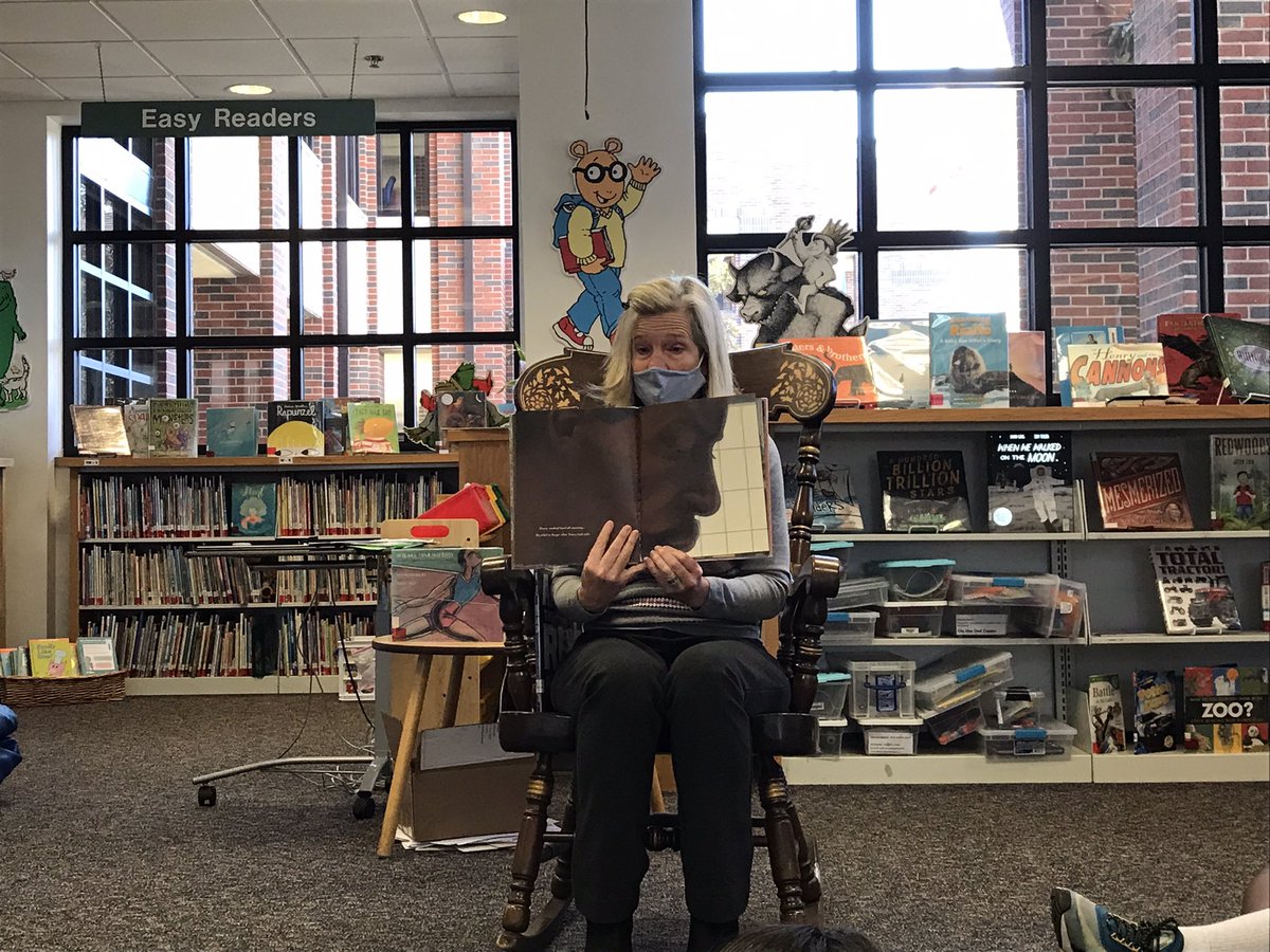 TriciaDewinter's tweet photo. Head of Lower School, Oakridge’s Dr. Schecter, shares an inspiring and empowering true story with our fourth graders! #BlackHistoryMonth @blackculturec_ https://t.co/eKzVo3BeZr
