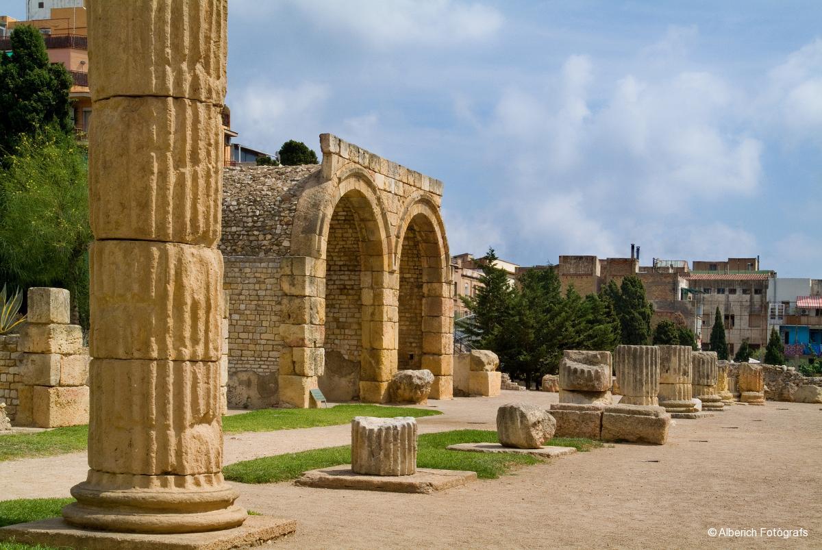 TotTurisme's tweet photo. .@TGNturisme incorpora una sèrie de codis QR per descarregar les seves publicacions turístiques
https://t.co/0WmOnPdTo3
#tarragona #codisqr #tarragonaturisme #turisme #totturismetgn https://t.co/CYXRgXRug6