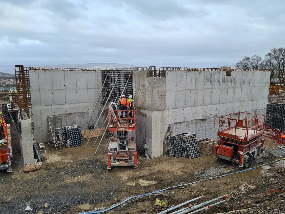 SeerConstructi1's tweet image. 6m high retaining wall nearing completion, last couple of pours this week.
#periformwork
#bamconstructuk