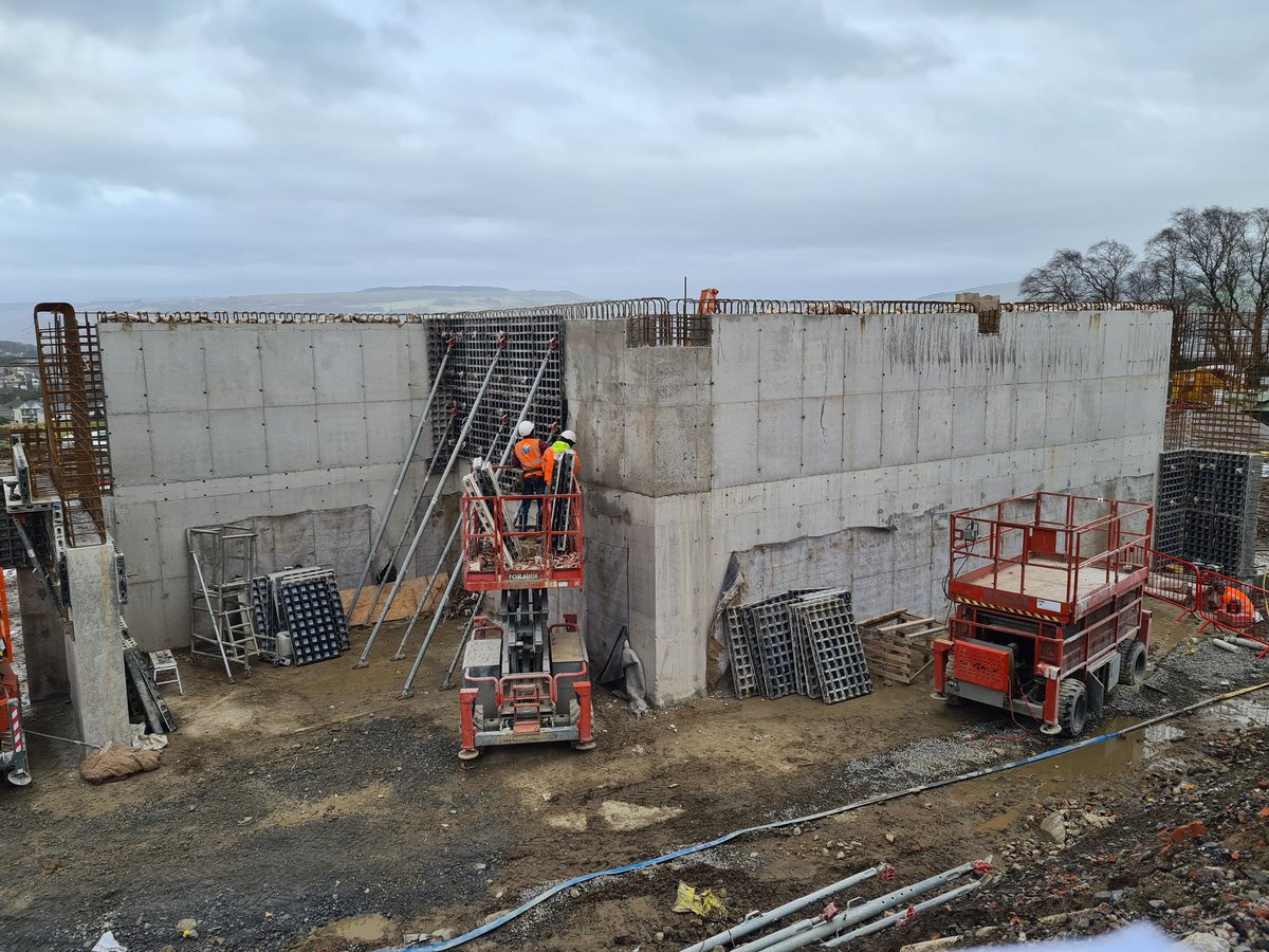 SeerConstructi1's tweet image. 6m high retaining wall nearing completion, last couple of pours this week.
#periformwork
#bamconstructuk