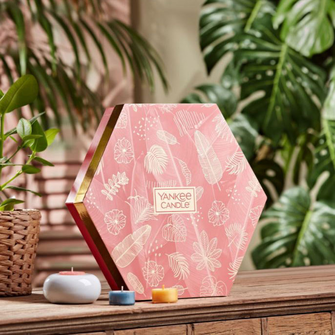 Spoiltness level 100! 😍 Whoever is a mother to you, treat her to 18 dreamy tealights from The Last Paradise Collection™ to say thank you for being her. 

#YankeeCandle #MothersDay #EveryKindOFMum

spr.ly/6012HcLwE