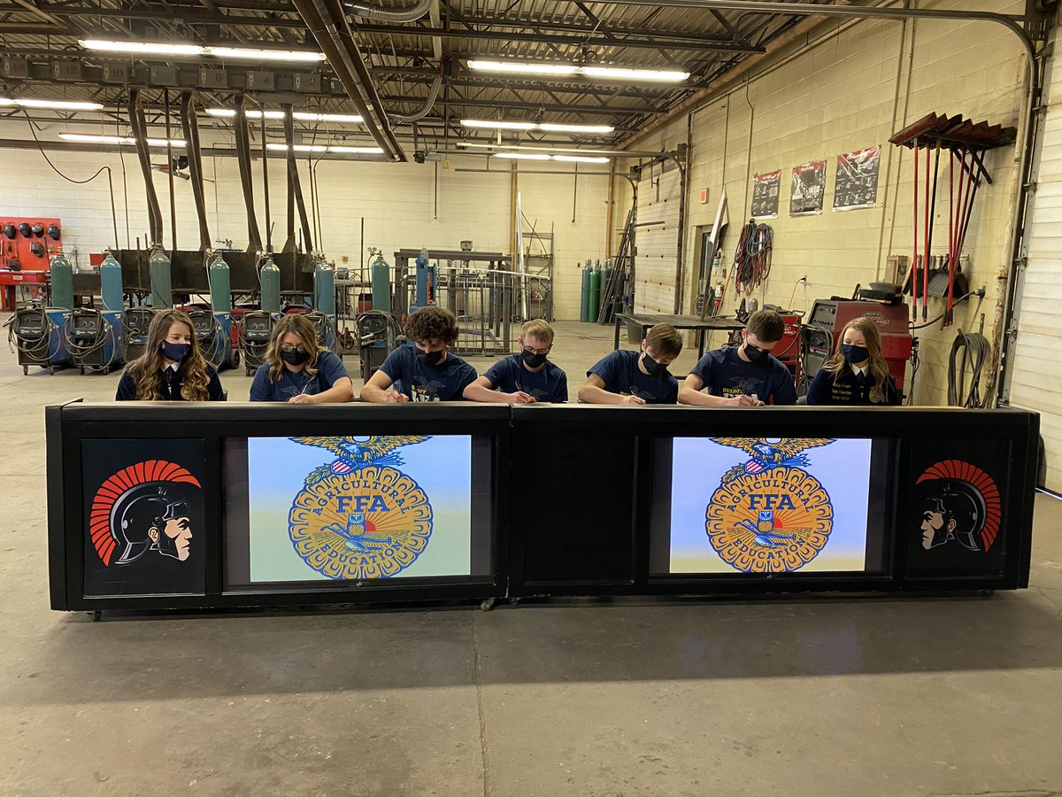 the_irish_aggie's tweet photo. Congratulations to these five Beloit FFA seniors who participated in the third annual Beloit FFA Signing Day! #tpod #BeloitFFA https://t.co/Q8cyvCMjQw