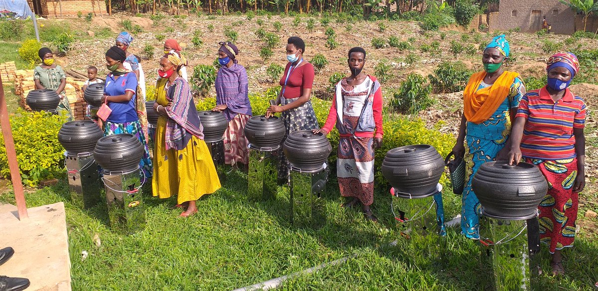 Uyu munsi muri <a href="/MukoGicumbi/">MUKO Gicumbi</a> Muri gahunda yo kurengera ibidukikije no kugabanya itemwa ry'amashyamba hazigamwa ibicanwa itsinda UMUCYO rigizwe n'Abagore 26 ; baguriye imiryango yabo ibikoresho bifashisha mugutegura amafunguro : Cana rumwe &amp; Runonko