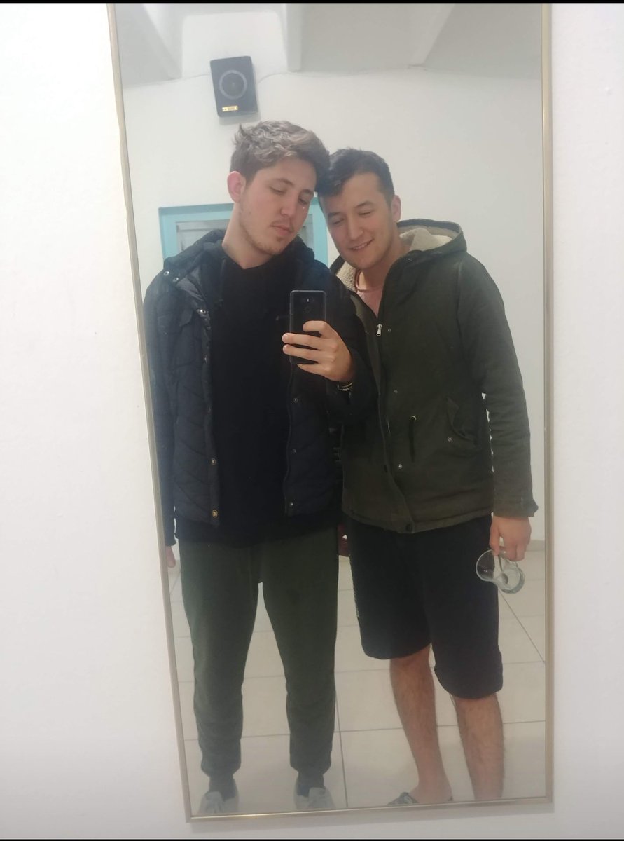 Bazı şeyleri kafada bitirmiş erkek kombini