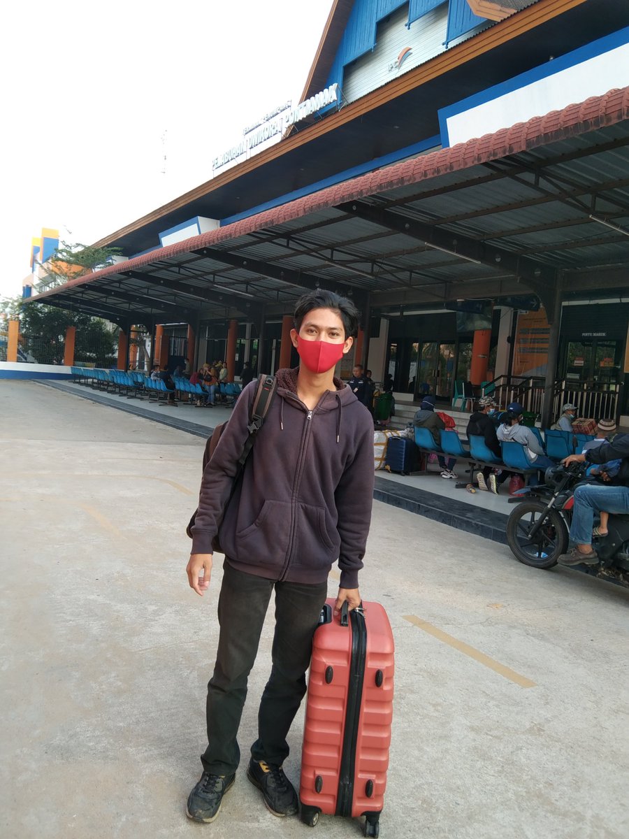 Rahmathidayah24's tweet photo. Alhamdulillah, Hari ini Rabu 26 Februari 2021 jadwal keberangkatan dari Pelabuhan Dwikora Pontianak menuju Pelabuhan Tanjung Priok Jakarta. Keberangkatan hari ini menggunakan KM. LAWIT https://t.co/gIEeGzioJG