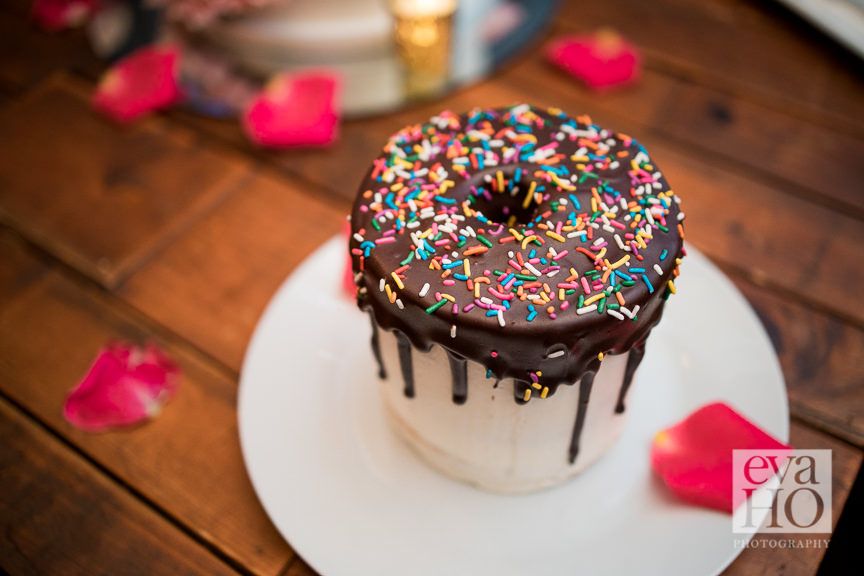 EvaHoPhotos's tweet photo. We are 10 years old this month. Have a cake, have a donut, or better yet, have a donut cake! Happy birthday to us 🥂🍾🎉
#HappyBirthdayToUs #DonutCake #BestofBothWorlds #SweetTooth #ChicagoWeddingPhotographer #EvaHoPhotography https://t.co/0PMxuT3y8T