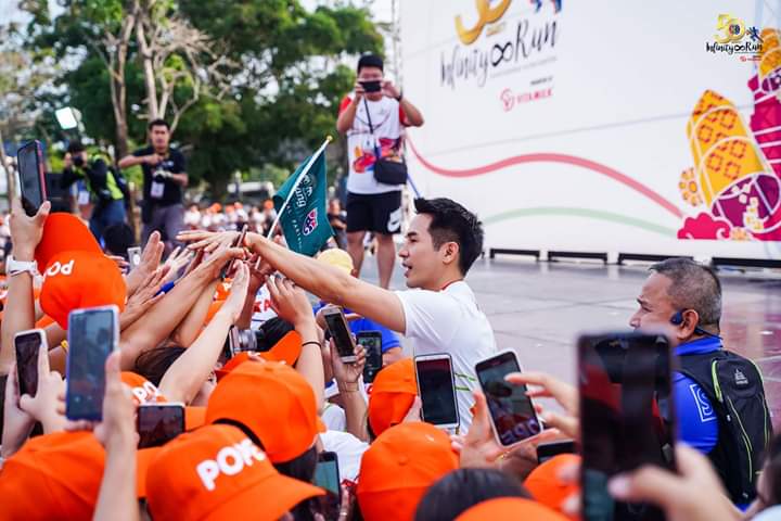 MOMPPLLL3's tweet photo. นี่ยังตามอ่าน ตามรีทวิต
#ch3infinityrunxPOPE
ทุกคนน่ารักมากเลย ตอนนั้นเที่ยวอยู่ยังอ่านไม่ครบ นี่ตามอ่านในแทคสนุกมาก เพลินเลย
#popezaap https://t.co/rQkgbM82s0